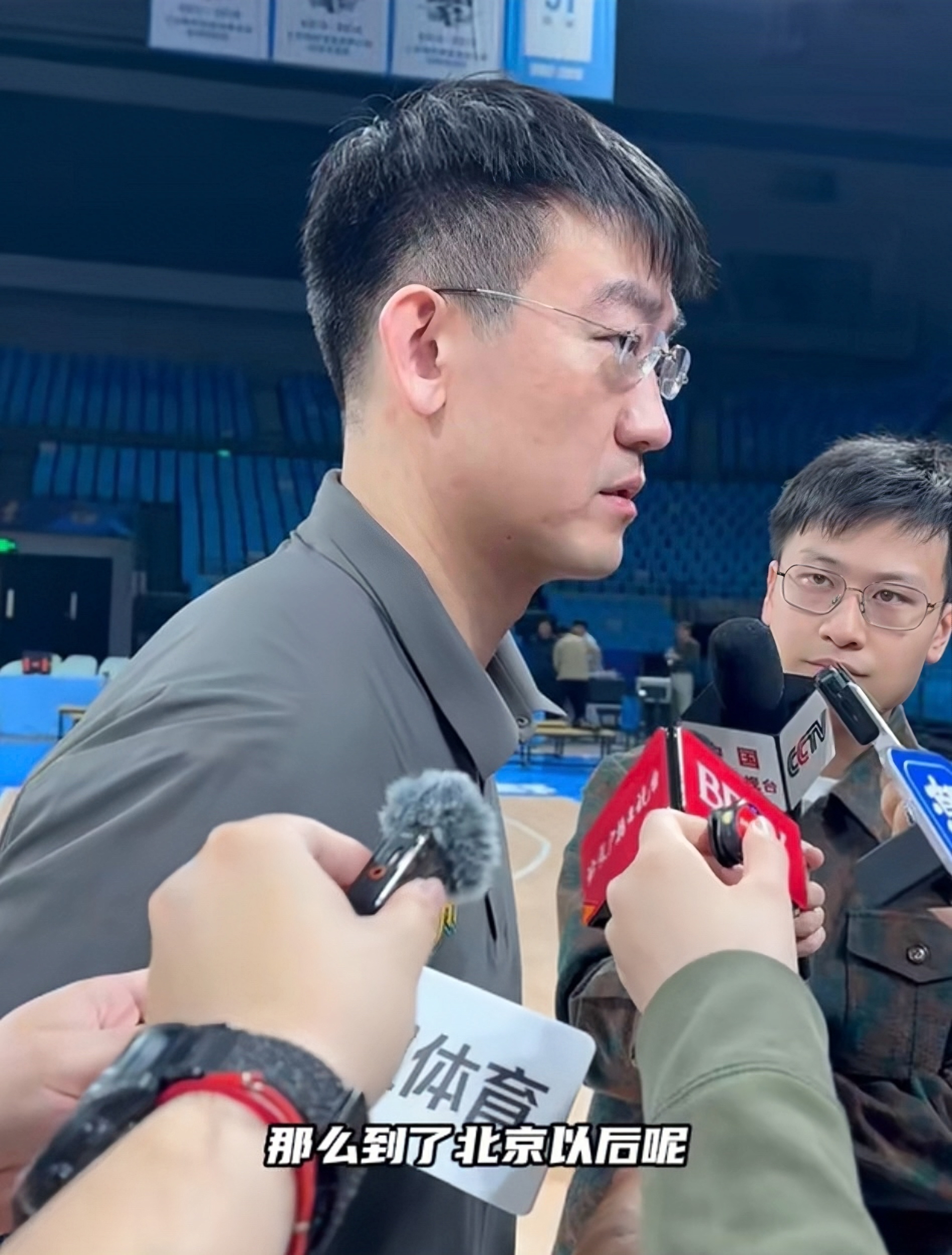 北京首钢发布备战花絮；赛后复出首秀；欧篮联任务艰巨；临场指挥获称赞的简单介绍